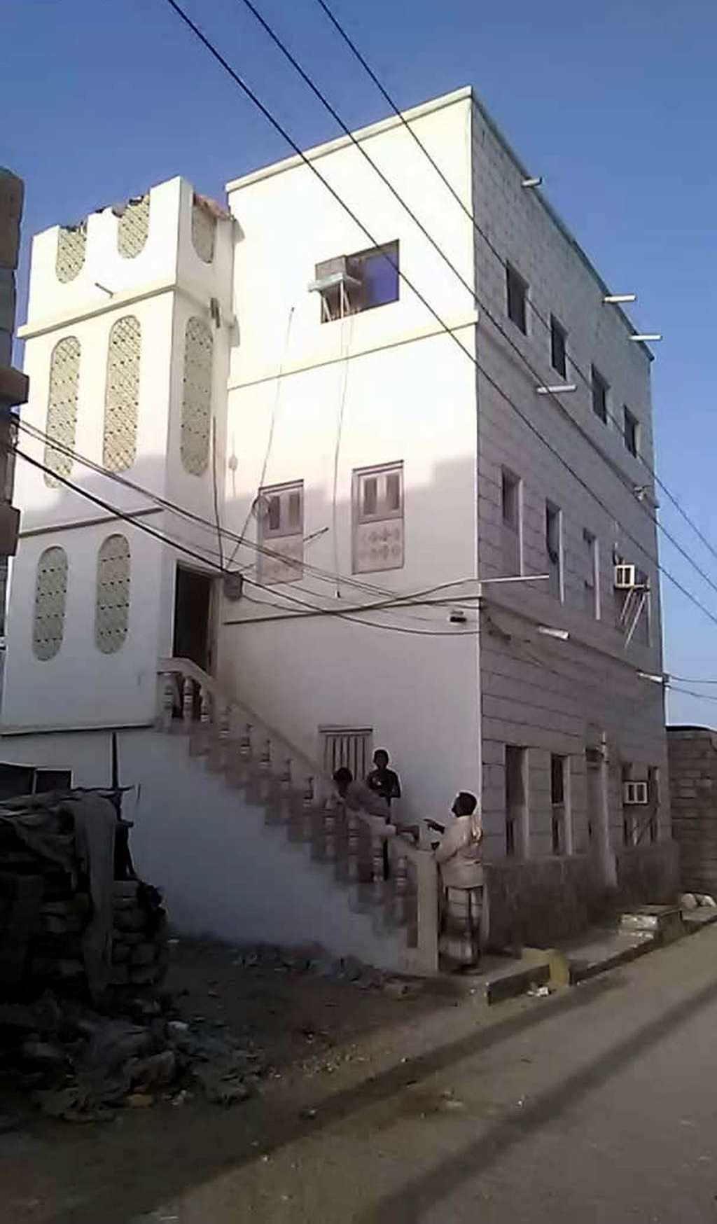 للبيع البيت في، الشحر ثلاثة دور