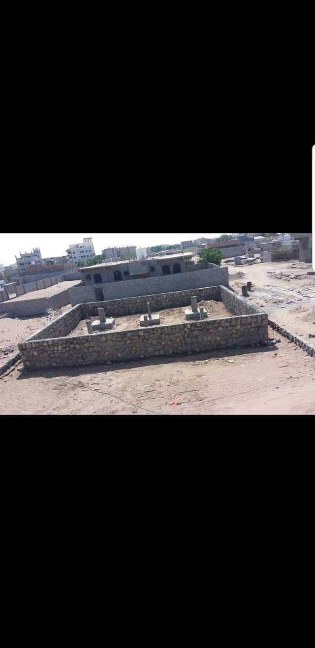 ارض ومنزل مع بعض للبيع