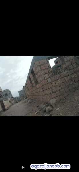 بيت في المكلا مساحتها 20-20 واقف ع العظم وثيقه بالحرشيات