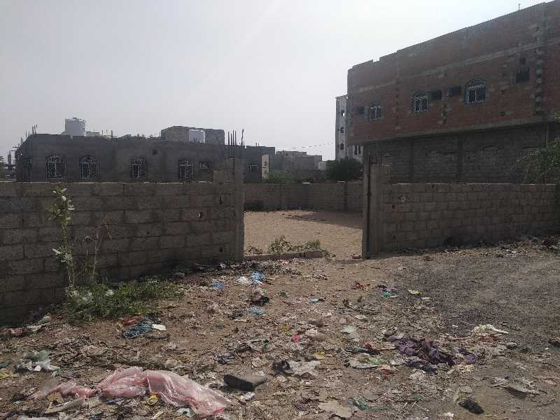 ارضيه للبيع بلحوم غرئبه من الشارع