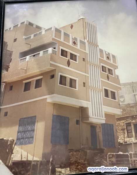 فلة للبيع الديس المكلا