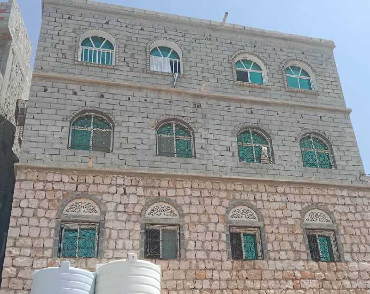للبيع بيت في باجعمان