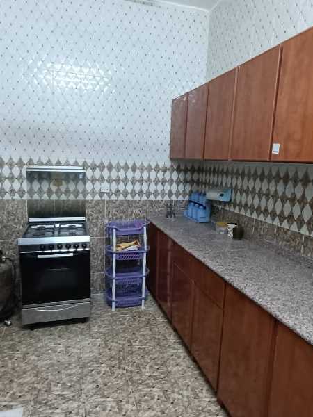 شقه للبيع مع العفش