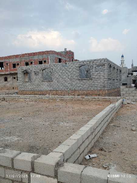 للبيع بيت عظم واقف على السقف